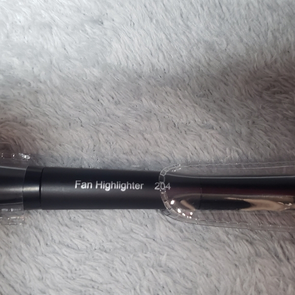 ❤HOST PICK❤EVE PEARL 204 Dual Fan Highlight Brush (NEW) - Picture 5 of 7